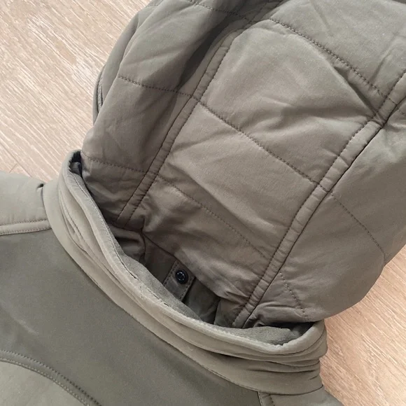 Lululemon Extra Mile Jacket, green, Size 2, New with Tag! - Picture 9 of 10